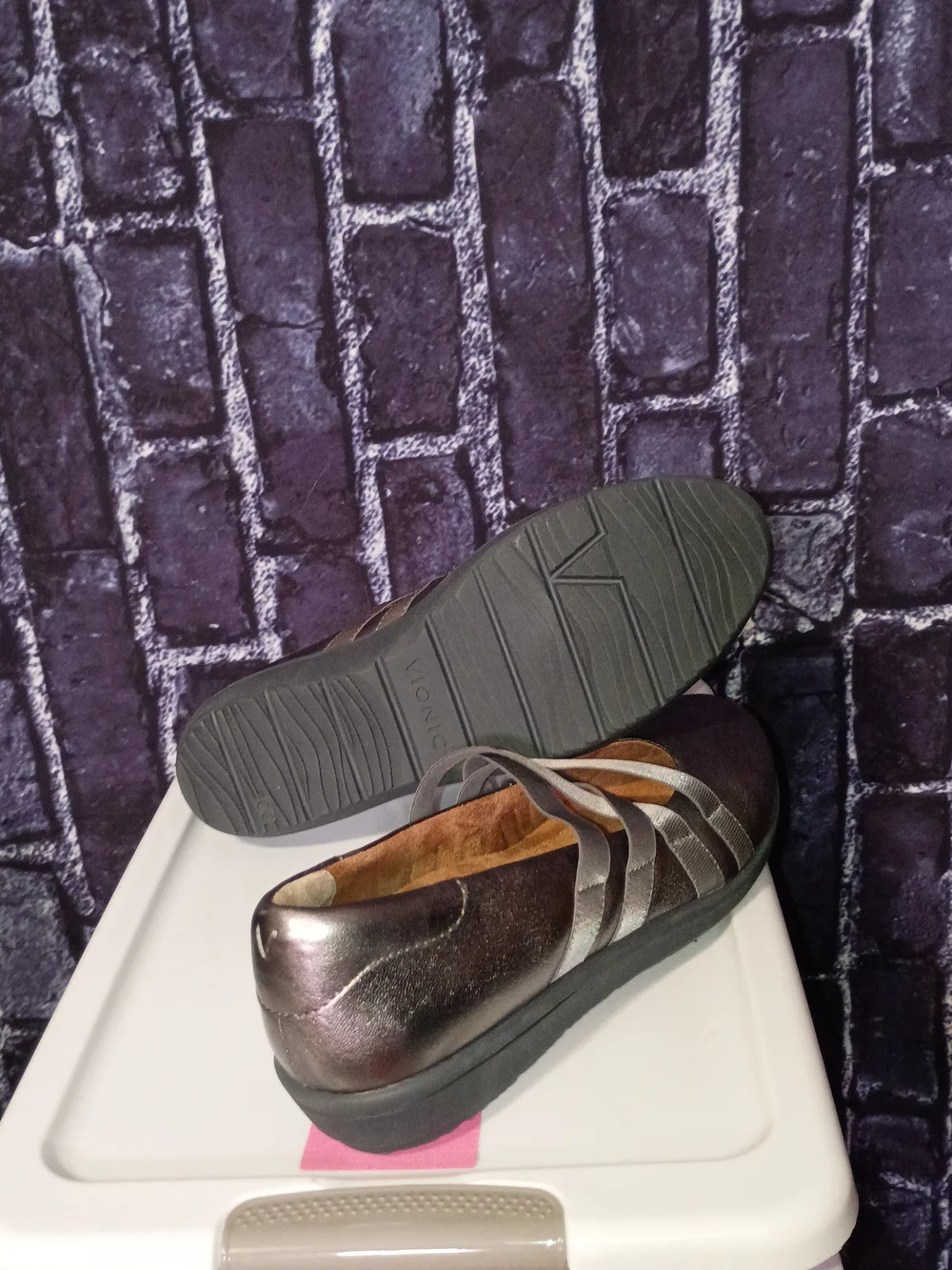 Vionic Metallic Gray Crisscross Strap Ballet Flat Size 10 NEW